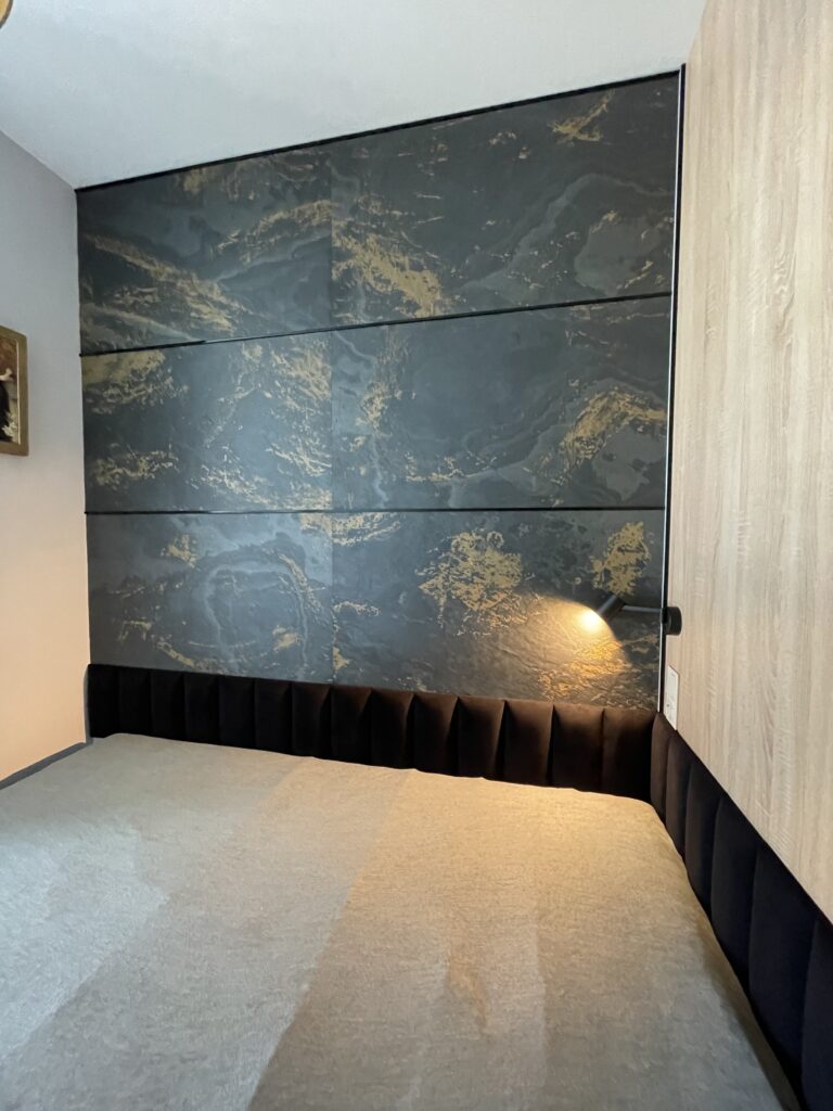 realizacja sypialni kamieniem w rolce BLACK GOLD BLEIR od MARBLEX