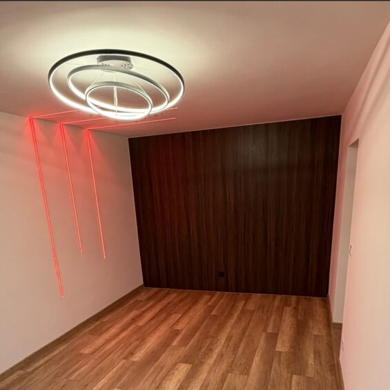 nut wood salon Płyta Nut Wood w salonie z kolekcji Marblex Wood