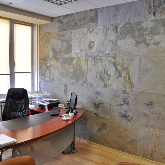DAFT STONE REALZIACJA W BIURZE Realizacja ściany w biurze fornirem kamiennym Daft Stone