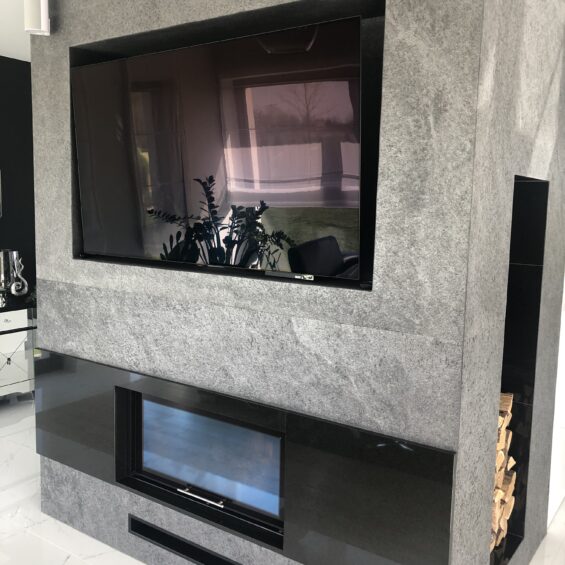 realizacja kominka fornirem kamiennym SPARKLE STONE Realizacja obudowy kominka fornirem kamiennym sparkle Stone