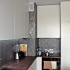Realizacja kuchni fornirem kamiennym sparkle Stone