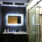 Realizacja ściany w łazience fornirem kamiennym sparkle stone