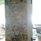 Realizacja ściany telewizyjnej fornirem kamiennym Daft Stone