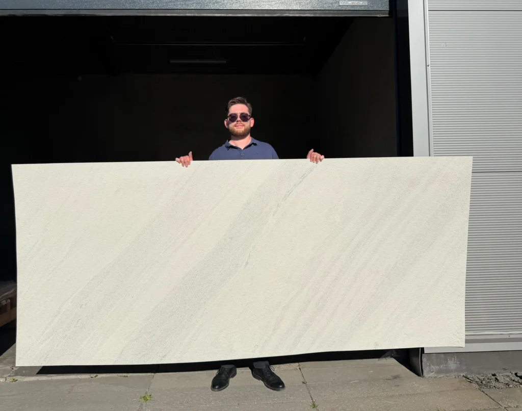 Fornir kamienny Arctic Stone Marblex – naturalny łupek w odcieniach bieli i szarości realne zdjęcie produktu