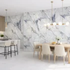 Wizualizacja jadalni i kuchni wykonanej płytą węglową SPC Light Marble 280x121,5